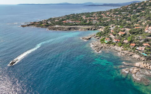 Les Issambres 655: Water, Body Of Water, Coast, Coastal And Oceanic Landforms, Sea, Ocean, Headland, Shore, Promontory, Wind Wave