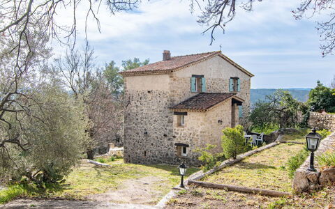 La Foux: Sky, Window, Tree, Building, Plant, Land Lot, Siding, House, Grass, Cottage