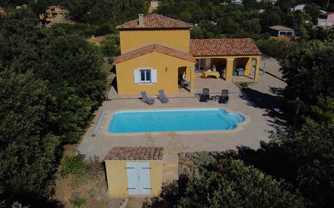 La Renaudière: Building, Tree, Botany, Swimming Pool, Plant, Water, Leisure, House, Landscape, Shade