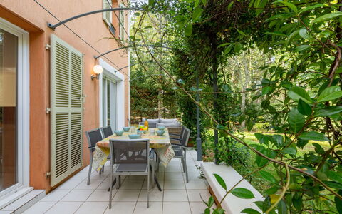 Les Rives du Golf 3: Furniture, Plant, Building, Chair, Table, Window, Interior Design, Wood, Tree, Door