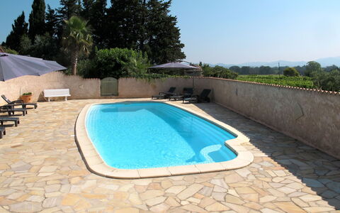 Mas du Combaud: Swimming Pool, Property, House, Real Estate, Leisure, Home, Villa, Building, Backyard, Rectangle