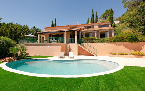 Ponderosa: Water, Plant, Sky, Tree, Grass, Composite Material, Leisure, Real Estate, Landscape, Building