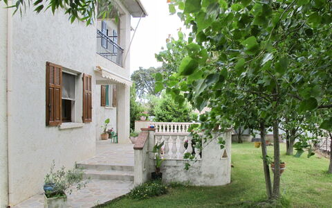 Casa Antoinette: Property, House, Green, Tree, Building, Real Estate, Architecture, Home, Neighbourhood, Grass
