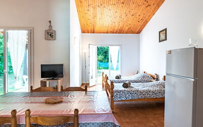 Accommodation:&nbsp;La Pinède, Bungalow 6 Pers. 602.2