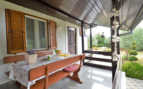 Gloria: Plant, Window, Building, Wood, Shade, Interior Design, Door, Floor, Houseplant, Living Room