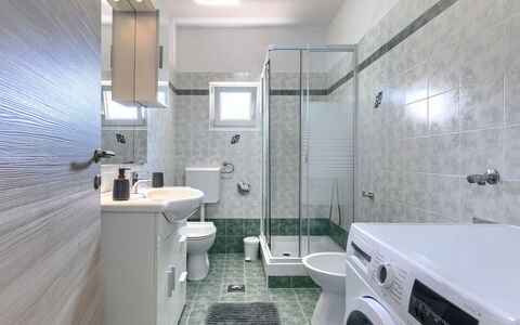 Filipana: Interior Design, Plumbing Fixture, Flooring, Floor, Sink, Bathroom, Toilet, Tap, Bathroom Sink, Ceiling