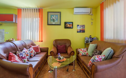 Ana: Furniture, Interior Design, Couch, Flooring, Room, Floor, Living Room, Yellow, Textile, Lighting