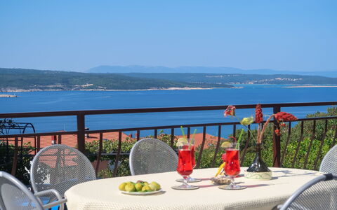 Rea: Water, Sky, Table, Tableware, Furniture, Property, Chair, Building, Azure, Outdoor Furniture