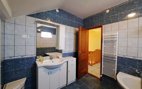 Boros: Tap, Sink, Property, Cabinetry, Plumbing Fixture, Building, Wood, Interior Design, Countertop, Architecture