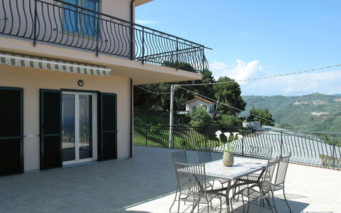 La Pineta (Slr112): Sky, Table, Property, Furniture, Plant, Building, Cloud, Window, Chair, Flowerpot