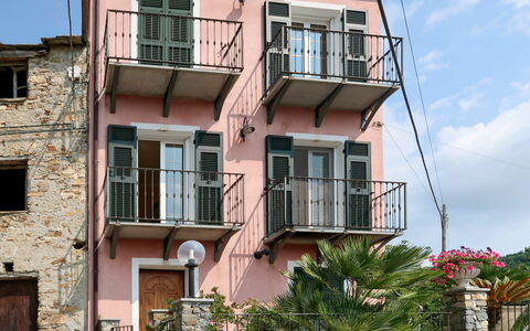 Casa Marco: Building, Sky, Window, Property, Cloud, Plant, Architecture, Urban Design, Neighbourhood
