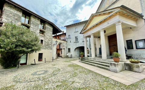 Casa del Villaggio: Plant, Sky, Building, Daytime, Window, Cloud, House, Land Lot, Neighbourhood, Road Surface