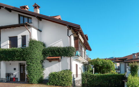 Allegra: Property, House, Residential Area, Building, Neighbourhood, Home, Real Estate, Architecture, Town, Facade