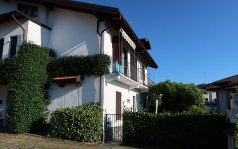 Allegra: Plant, Sky, Building, Window, Property, House, Land Lot, Cottage, Facade