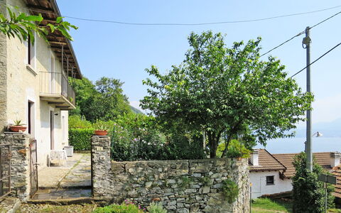 Meri: House, Property, Wall, Tree, Town, Building, Residential Area, Neighbourhood, Stone Wall, Cottage