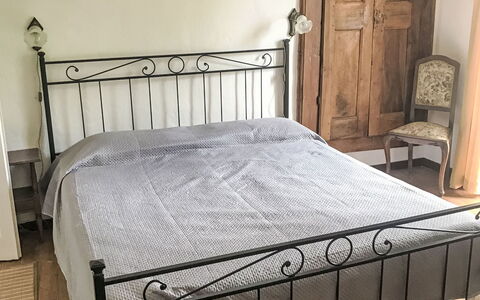 Nicol: Bed, Bedroom, Furniture, Bedding, Bed Sheet, Linens, Flooring, Floor, Bed Frame, Interior Design