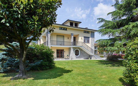 Serena (Lmz180): Plant, Building, Cloud, Property, Sky, Window, Tree, House, Land Lot, Grass