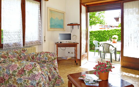 Caterina: Room, Furniture, Property, Building, Interior Design, House, Bedroom, Window, Table, Real Estate