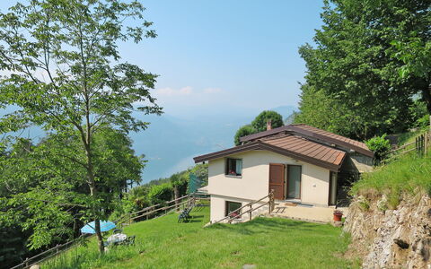Pineta: Property, House, Cottage, Building, Real Estate, Tree, Home, Rural Area, Farmhouse, Sky