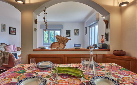 Ruscello: Table, Furniture, Tableware, Property, Picture Frame, Decoration, Window, Chair, Building, Houseplant