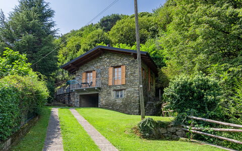 Bragna: Plant, Sky, Property, Tree, Window, Natural Landscape, Building, Land Lot, House, Cottage
