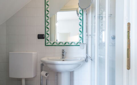 Gabriella: Mirror, Tap, Sink, Bathroom Sink, Plumbing Fixture, Property, Purple, Bathroom, Interior Design