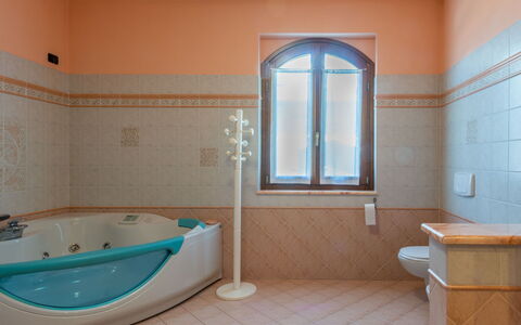 Fulvia (Cco125): Bathtub, Property, Window, Plumbing Fixture, Tap, Wood, Lighting, Architecture, Bathroom