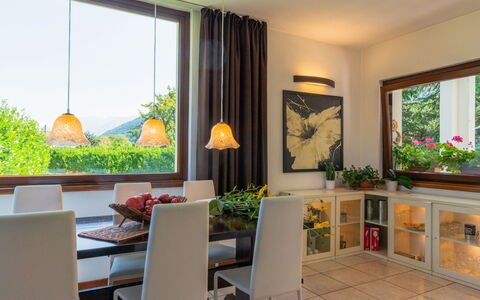 Candida: Plant, Furniture, Window, Houseplant, Table, Flower, Chair, Wood, Living Room, Interior Design