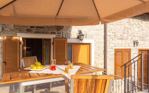 Rosa (Vna205): Building, Property, Furniture, Table, Wood, Shade, Orange, Interior Design, Chair, Lighting
