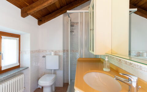 Rosa (Vna205): Mirror, Plumbing Fixture, Tap, Property, Sink, Building, Bathroom, Bathroom Sink, Wood, Purple