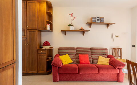Rosa (Vna205): Furniture, Property, Couch, Picture Frame, Cabinetry, Building, Comfort, Wood, Lighting, Table