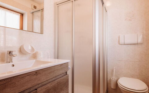 Garni Eden: Wood, Lighting, Interior Design, Flooring, Floor, Living Room, Real Estate, Hardwood, Table, Beam