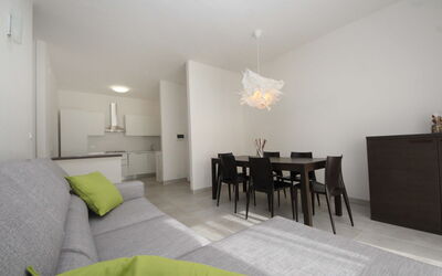 Casa Sandra 643.1: Table, Property, Furniture, Building, Chair, Comfort, House, Interior Design, Flooring, Living Room