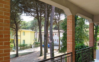 Casa Sandra 643.2: Car, Wheel, Building, Sky, Vehicle, Window, Motor Vehicle