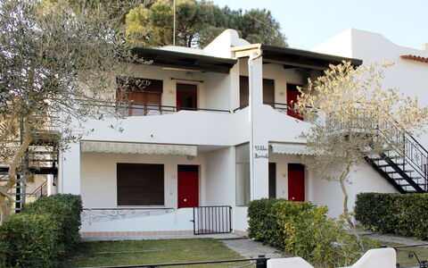 Villa Fausta: Plant, Building, Property, Window, Tree, House, Sky, Cottage, Residential Area, Door