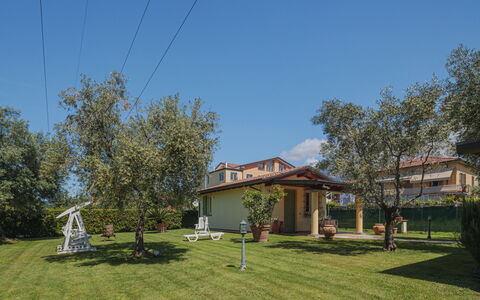Colli: Plant, Sky, Property, Building, Land Lot, Tree, Natural Landscape, Grass, Biome, Window