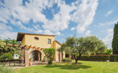 Villa Ulivo: Cloud, Plant, Sky, Building, Tree, Window, Natural Landscape, Land Lot, Grass, Sunlight