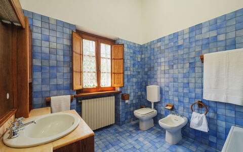 Buratto: Plumbing Fixture, Property, Sink, Blue, Bathroom, Purple, Azure, Tap, Interior Design, Bathroom Cabinet