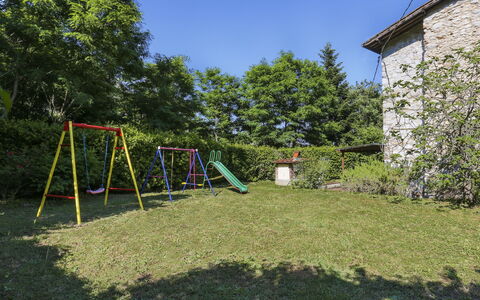 Girasole: Sky, Plant, Tree, Shade, Land Lot, Grass, Grassland, Building, Leisure, Landscape