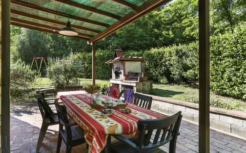 Girasole: Plant, Table, Furniture, Property, Chair, Outdoor Table, Tree, Building, Shade, Outdoor Furniture