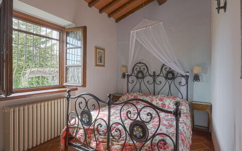 Vignole: Property, Building, Window, Wood, Interior Design, Lighting, Architecture, Floor, Wood Stain, Flooring