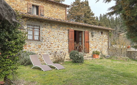 Vignole: Plant, Building, Window, Property, Sky, Tree, Land Lot, Grass, Vegetation, House