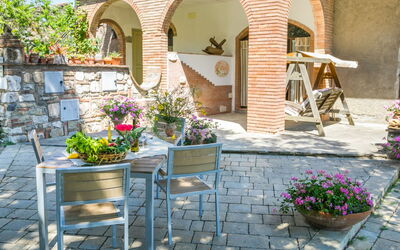 Borgo Antico - San Gimignano, Tuscany, Italy