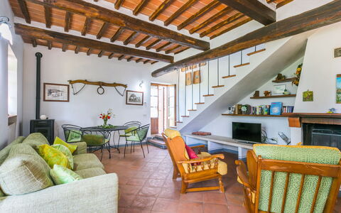 Il Fienile: Plant, Property, Building, Natural Landscape, Tree, Land Lot, House, Cottage, Landscape, Residential Area