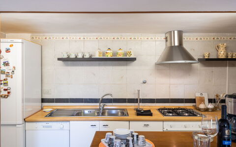 Cadellura: Cabinetry, Countertop, Property, Kitchen, Kitchen Stove, Kitchen Appliance, Sink, Wood, Home Appliance, Tap