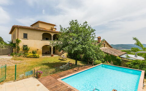 Buca dei Merli: Sky, Plant, Cloud, Water, Building, Swimming Pool, Nature, Azure, Tree, Shade