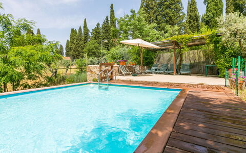 Buca dei Merli: Water, Plant, Property, Sky, Swimming Pool, Azure, Tree, Shade, Cloud, Chair