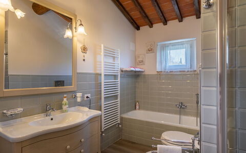 Pianelli: Mirror, Tap, Sink, Plumbing Fixture, Property, Bathroom Cabinet, Bathroom Sink, Bathroom, Wood, Purple