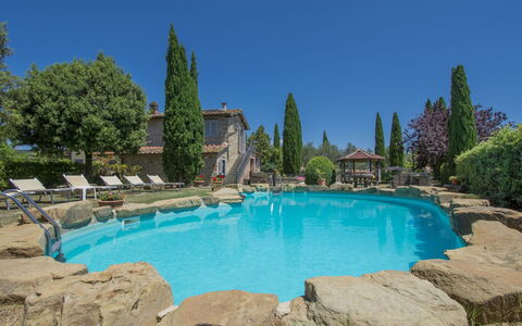 Casa Clotilde: Water, Sky, Plant, Azure, Tree, Natural Landscape, Building, Swimming Pool, Leisure, Landscape