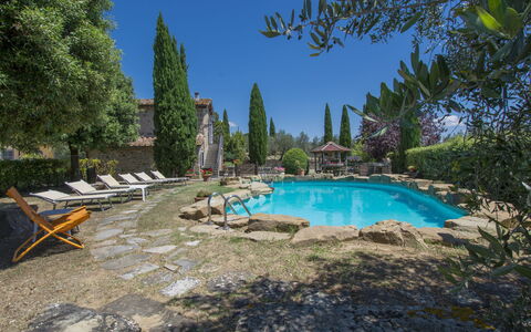 Casa Clotilde: Water, Sky, Property, Plant, Swimming Pool, Natural Landscape, Tree, Body Of Water, Leisure, Landscape